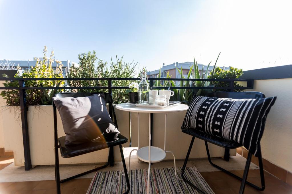 a small table and two chairs on a balcony at Casa Giordano in Rome