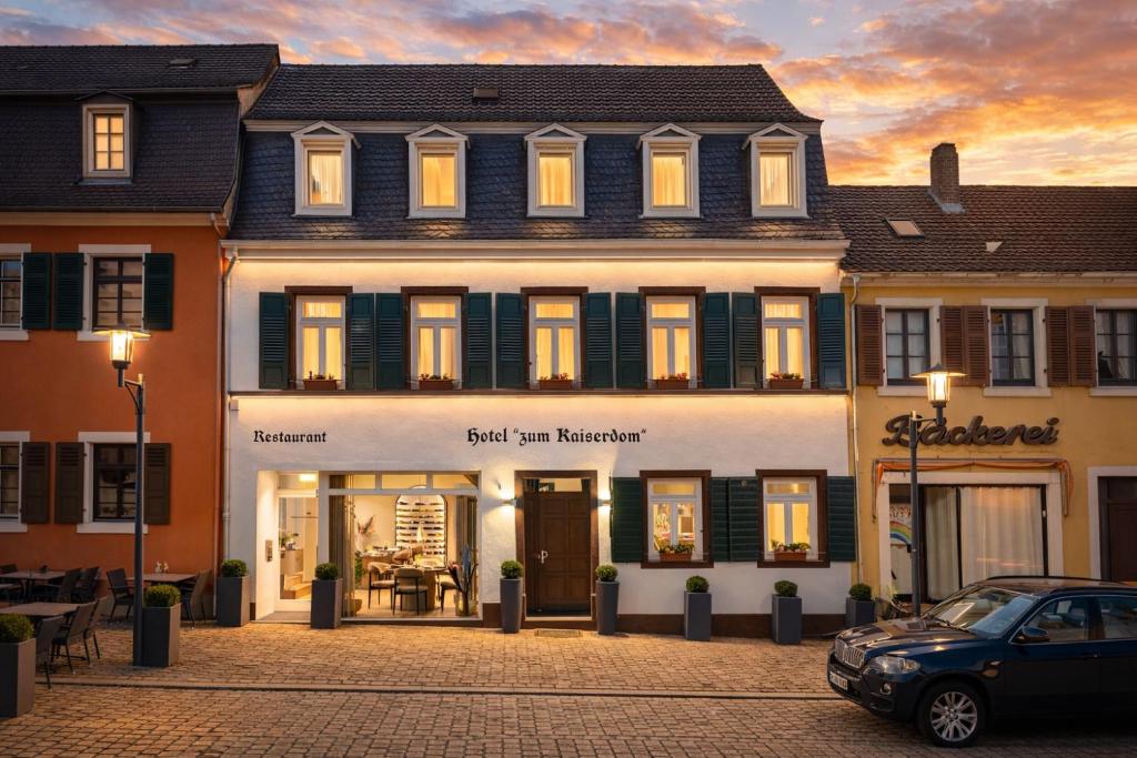 a building with a car parked in front of it at Hotel zum Kaiserdom in Speyer