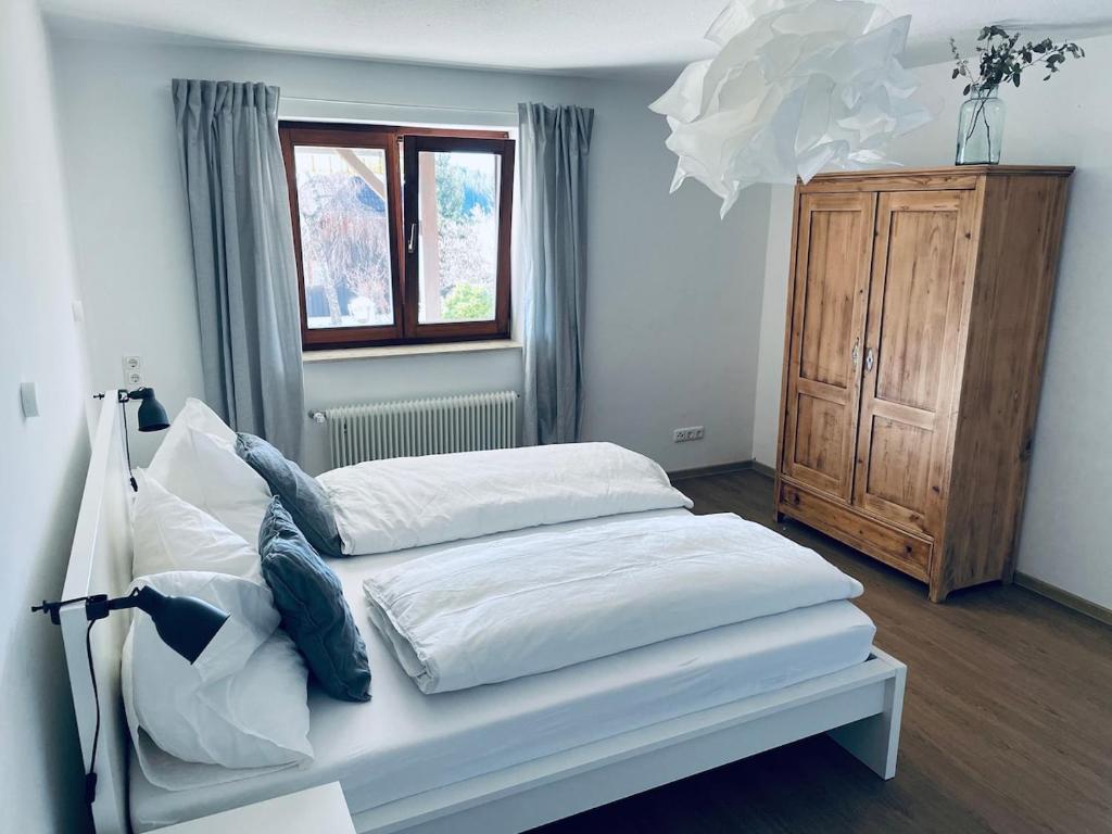 Hazel Apartment mit Bergblick, Garten & Sauna