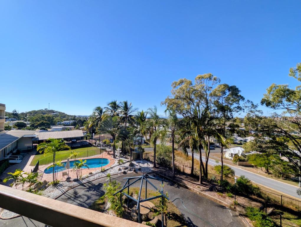 an aerial view of a resort with a pool and palm trees at Lumina Motel Gladstone in Gladstone