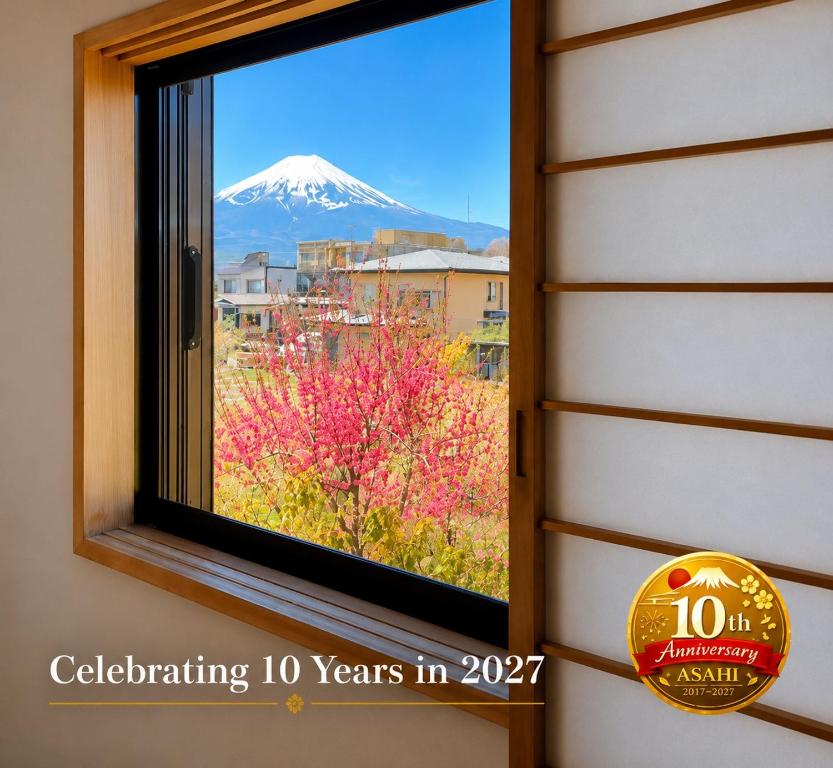 a window with a view of a snow mountain at Asahi in Fujiyoshida