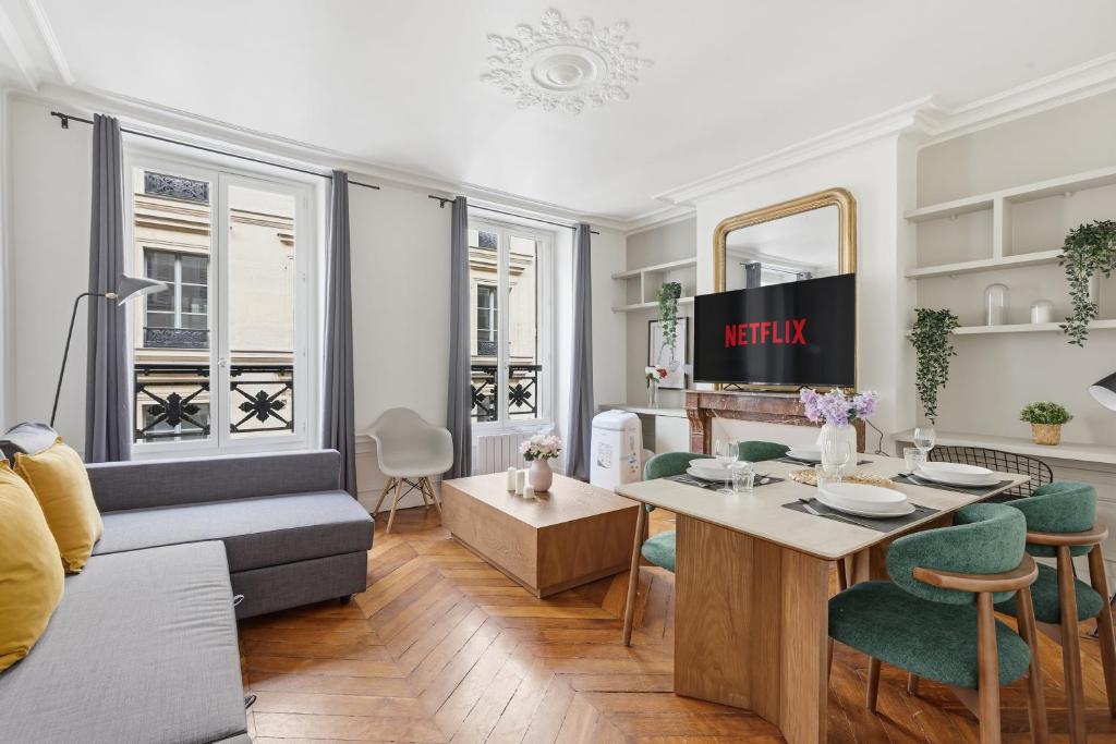Sophisticated 1BR Near Opéra and Champs-Élysées