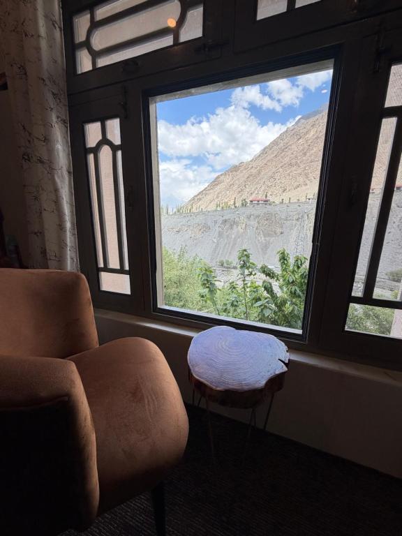 a room with a view of the grand canyon seen through windows at Mariner Lodge Skardu in Skardu