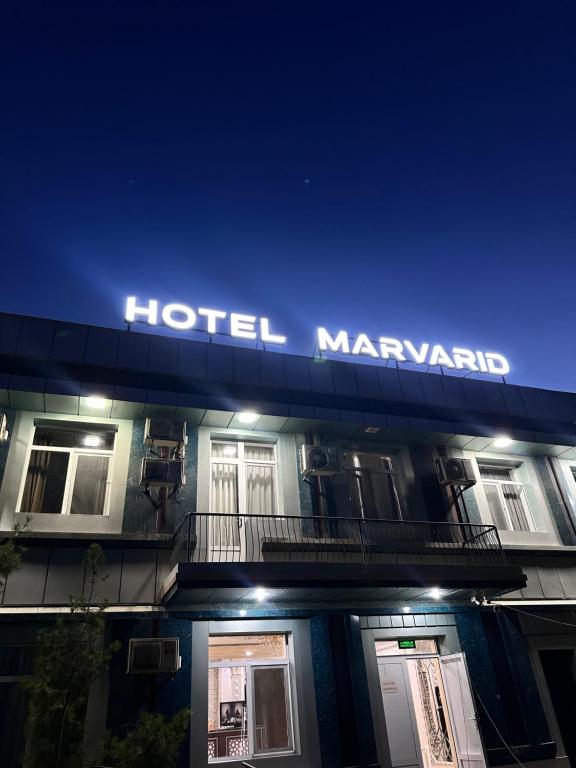 a hotel marawi sign on the side of a building at Marvarid Hotel in Ghijduwon