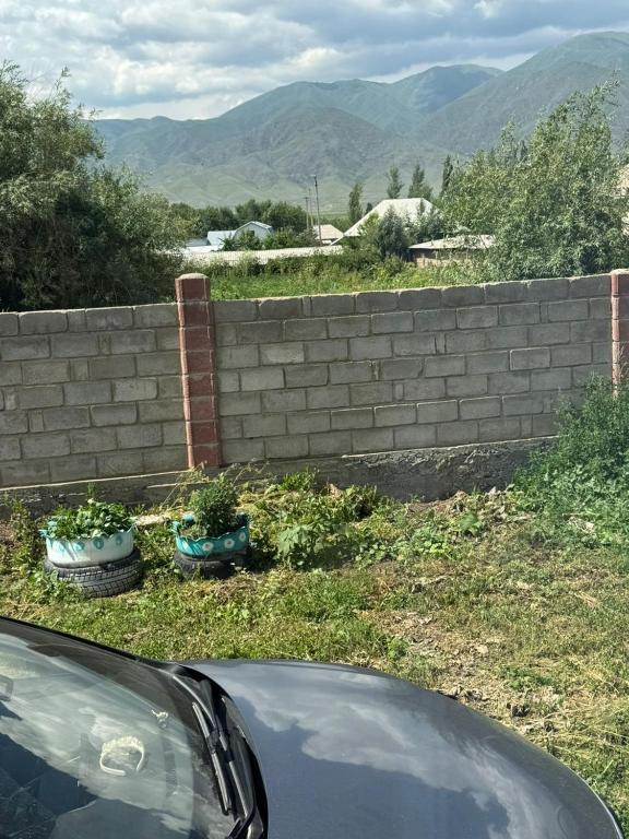 a car parked in front of a brick wall at Altyn-Bulak in Kemin