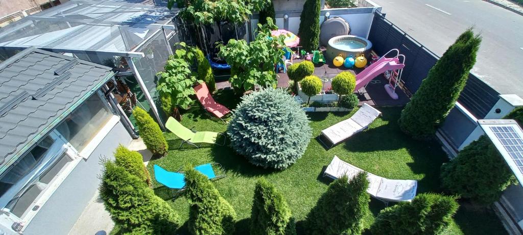 an overhead view of a garden with a house at Casa Izabela in Năvodari