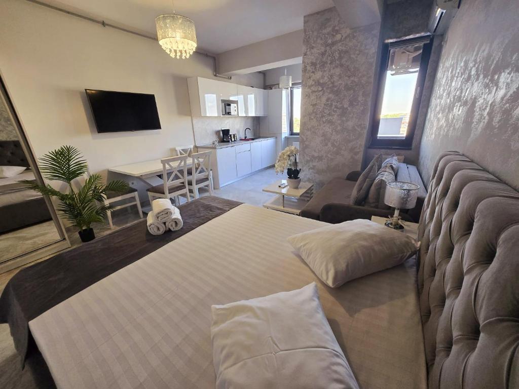 Luxury King Size Studio - Azimuth Promenada