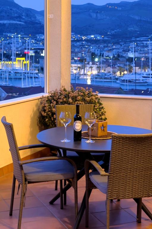 Trogir center exclusive seaview apartment for 4