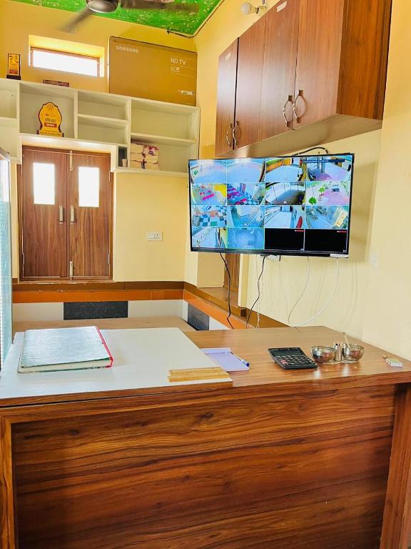 a desk with a computer monitor on top of it at Hotel Jiwan Palace Phalodi in Phalodi