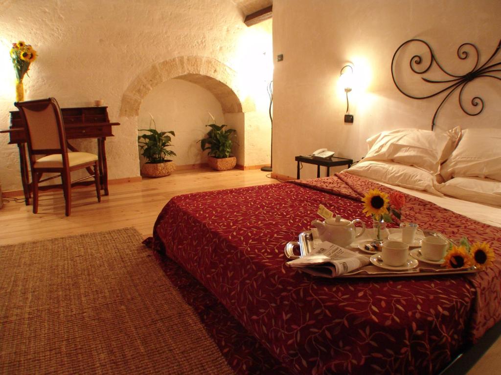 Postel nebo postele na pokoji v ubytování Hotel Masseria Fortificata Donnaloia