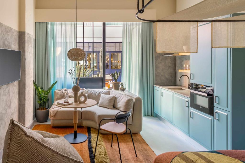 Bermonds Locke, Tower Bridge - 