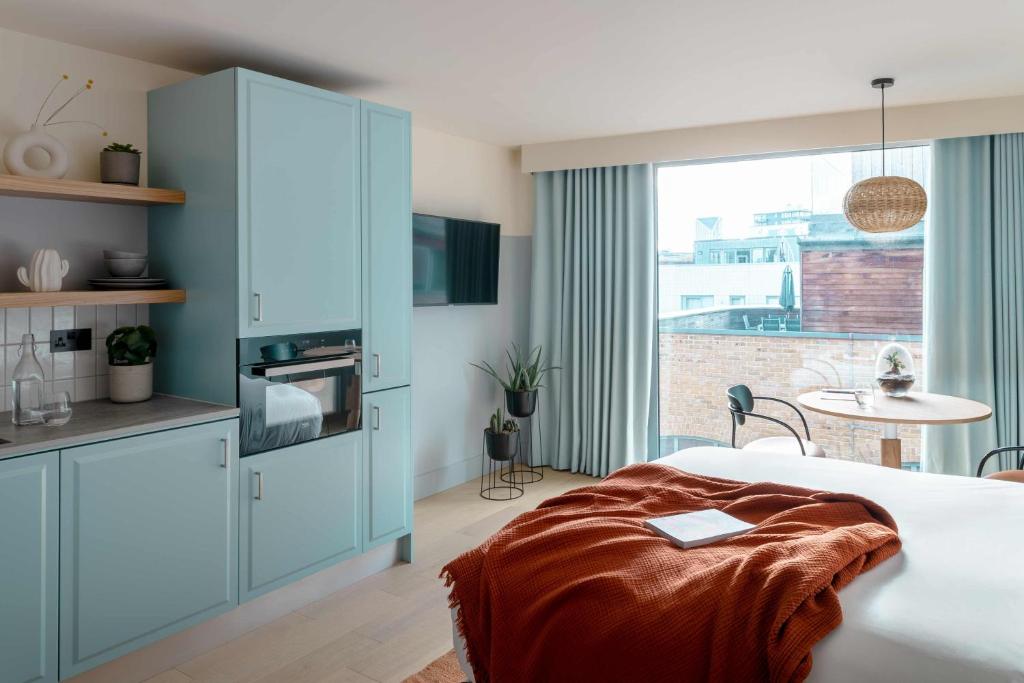 Bermonds Locke, Tower Bridge - 