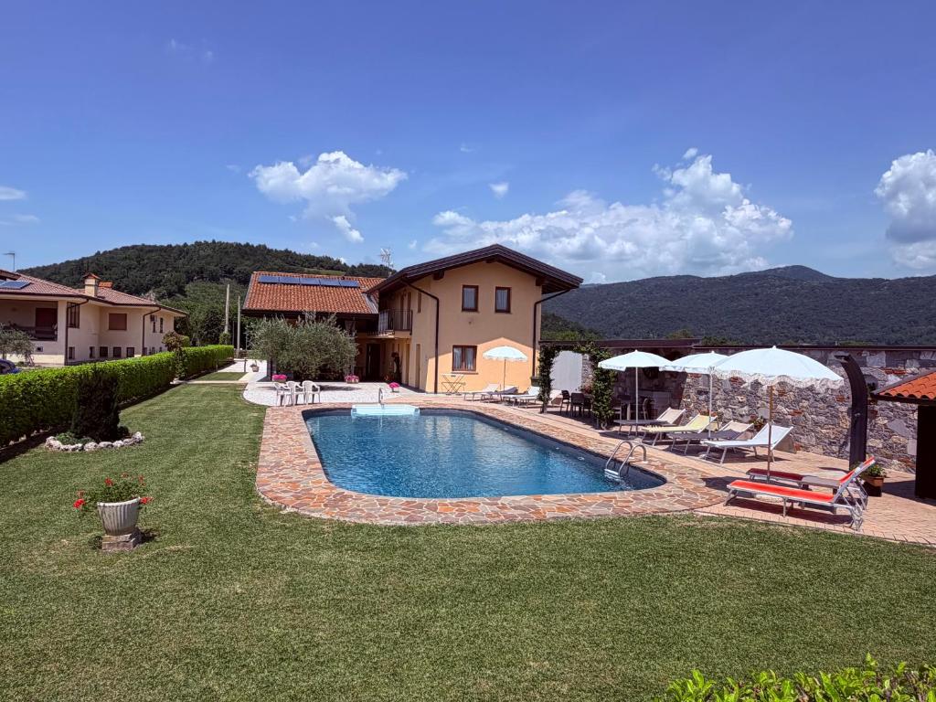 a swimming pool in the yard of a house at Agriturismo e Alloggi Luis Gianni in Cividale del Friuli