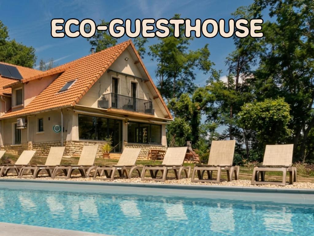 a villa with a swimming pool and a house at La Casa Baccata in Sarlat-la-Canéda