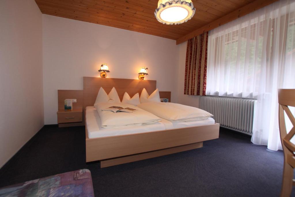 Postel nebo postele na pokoji v ubytování Gmünderklause