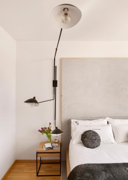 Posteľ alebo postele v izbe v ubytovaní Halcyon Days designer apartments by Ana Locking