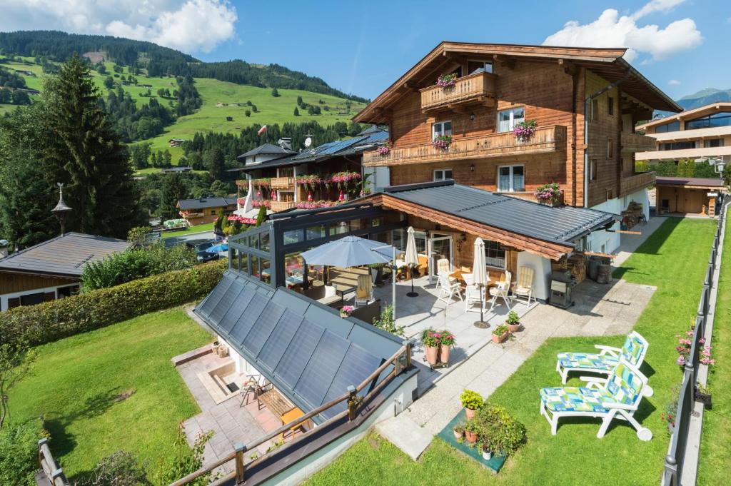 Nespecifikovaný výhled na hory nebo výhled na hory při pohledu z hotelu
