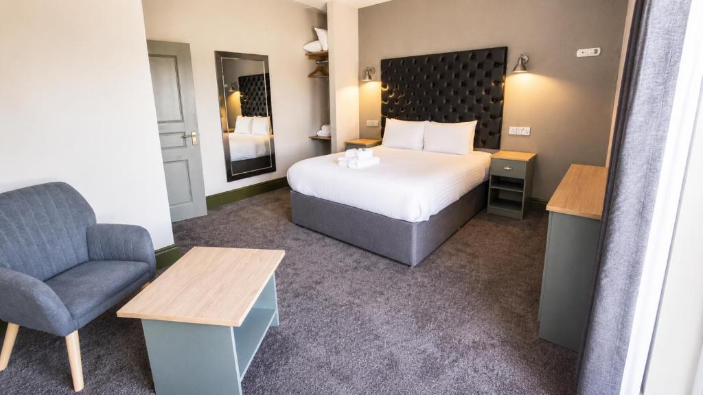 Pairc House Hotel - King Suite With Balcony