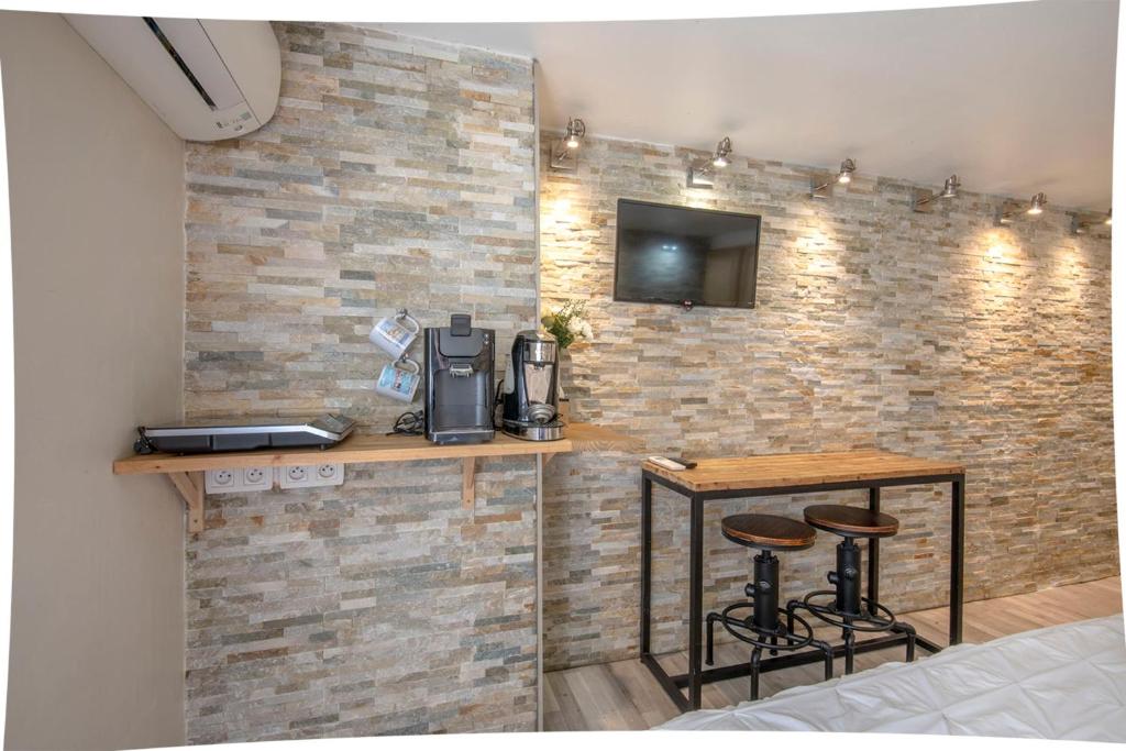 Studio near Old Port Panier and Station