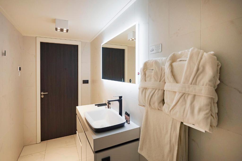 Postel nebo postele na pokoji v ubytování "DE BANK" - Hotel Apartments