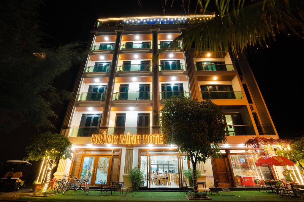 a hotel building with a sign on it at night at HOẰNG MINH HOTEL in Sầm Sơn