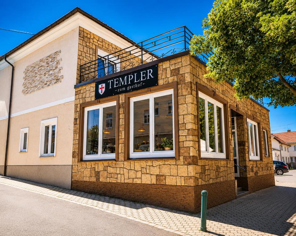 a tverner restaurant on the side of a building at Templer zum Gasthof in Lochenhaus