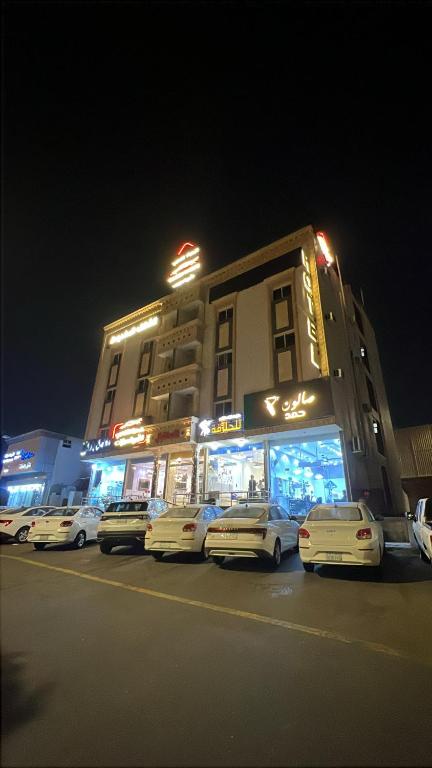 a group of cars parked in front of a building at مساكن صفوه الديار in Abha