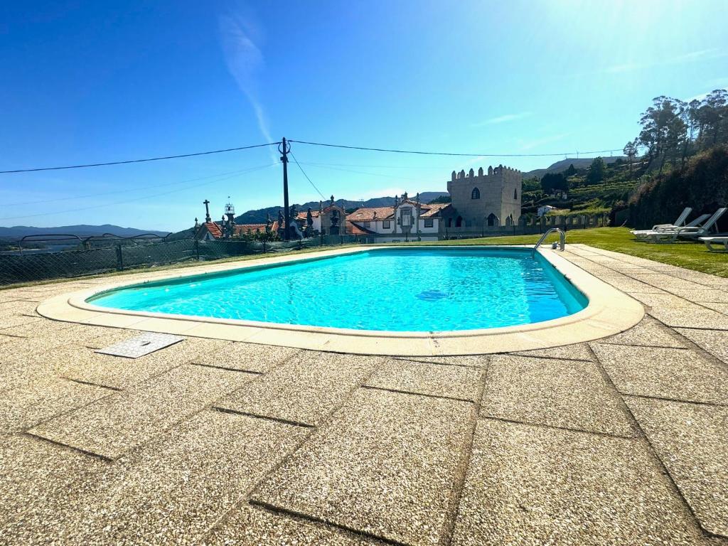 a swimming pool on top of a roof at Casas da Loureira in Gondarém