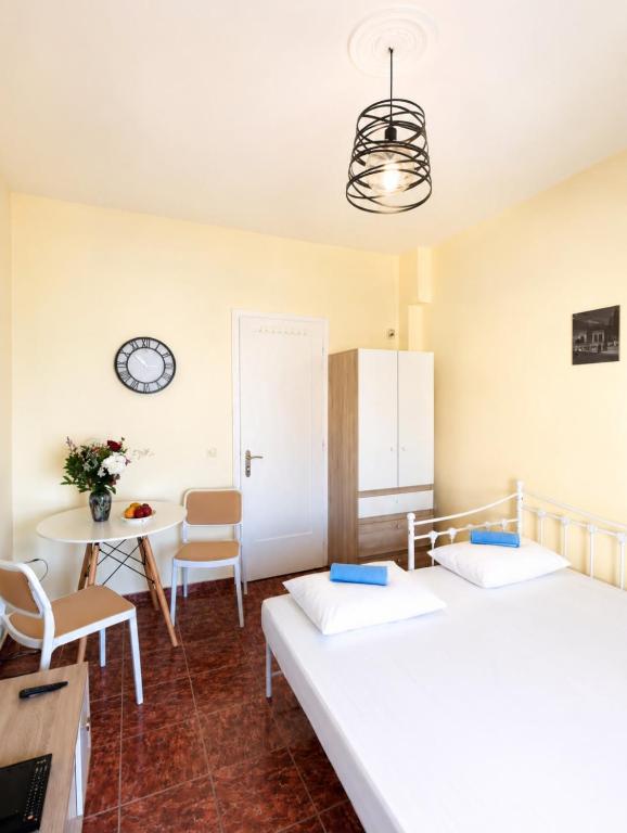 Popi Apartment for rent Peraia floor with balcony 38 qm τμ NEW BED !!!