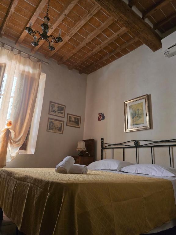 a bedroom with a bed and a window at Due Borghi Guest House in Pisa