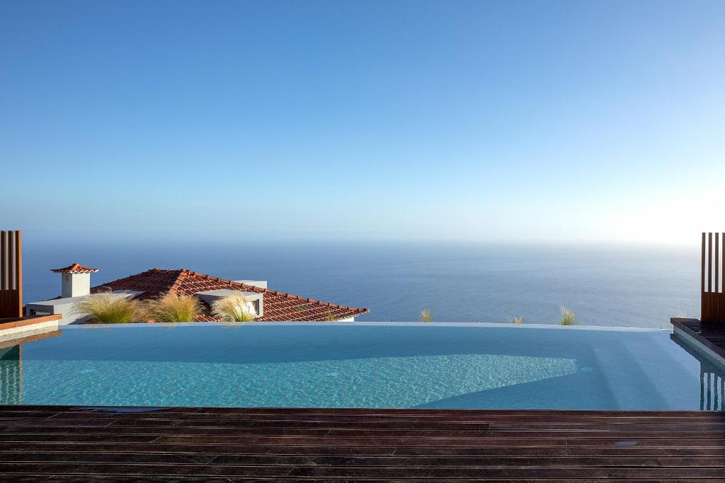 a swimming pool with a view of the ocean at Massapez Royals in Fajã da Ovelha