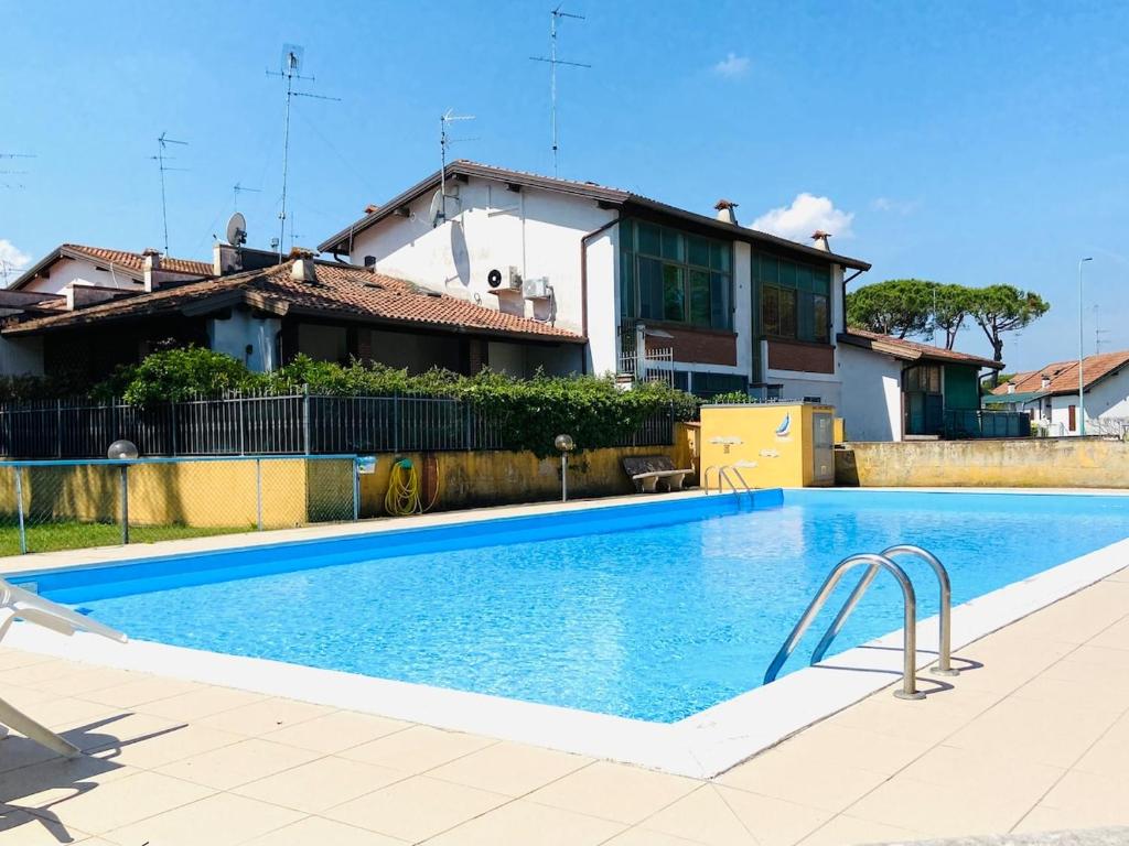 a swimming pool in front of a house at Vear Hausing - Volano 80 int 8 in Lido di Volano