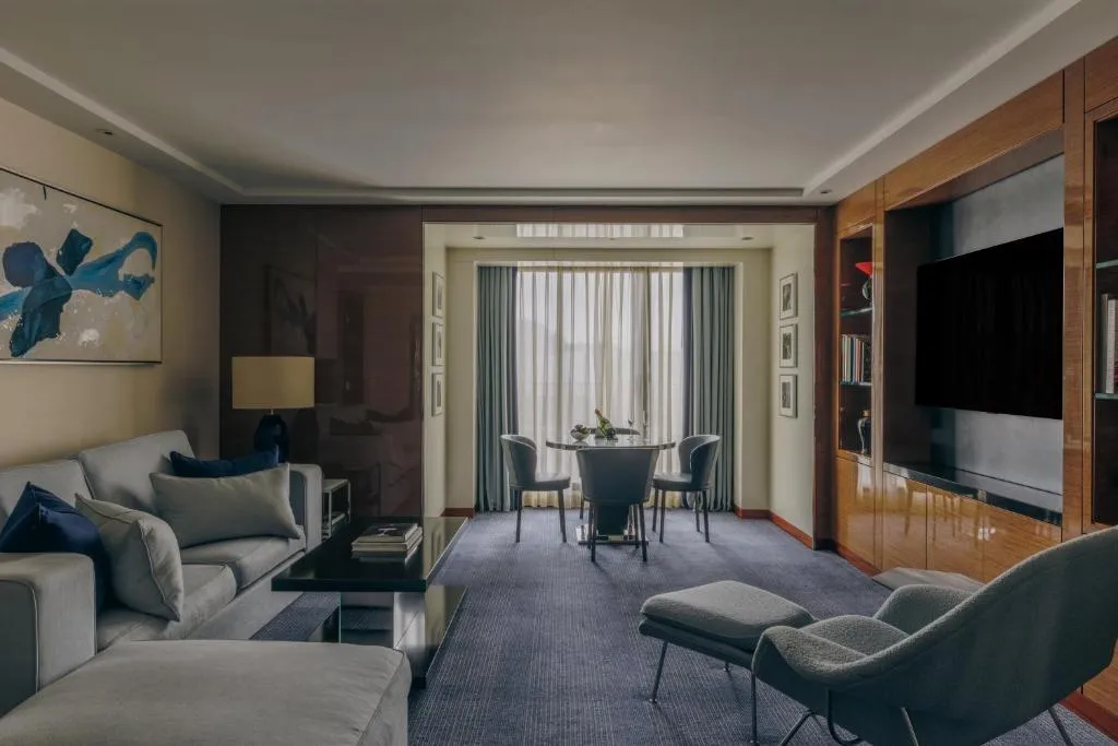 Ambassador Suite with King Bed