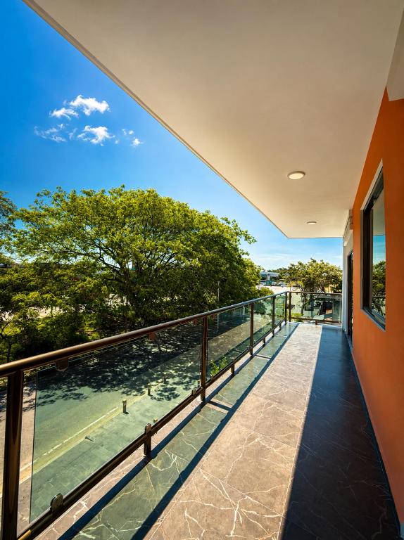 a balcony with a view of the ocean at Hotel kleos in Cárdenas