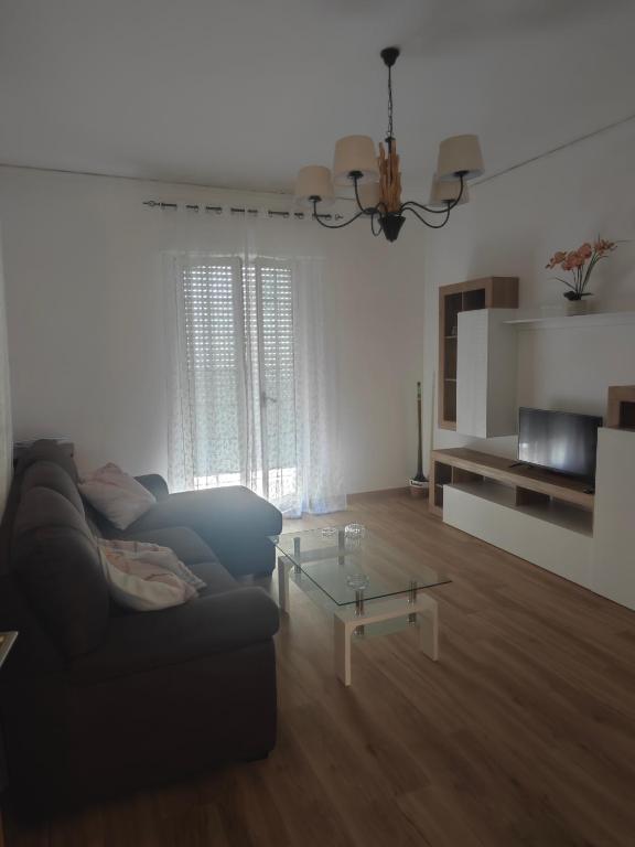 a living room with a couch and a glass table at locazione turistica da Iole in Popoli