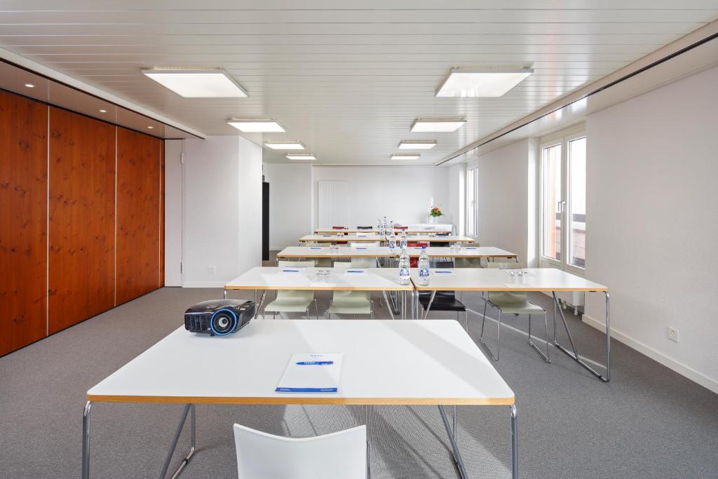 Newstar Hotel (Free Parking) - Resim 34