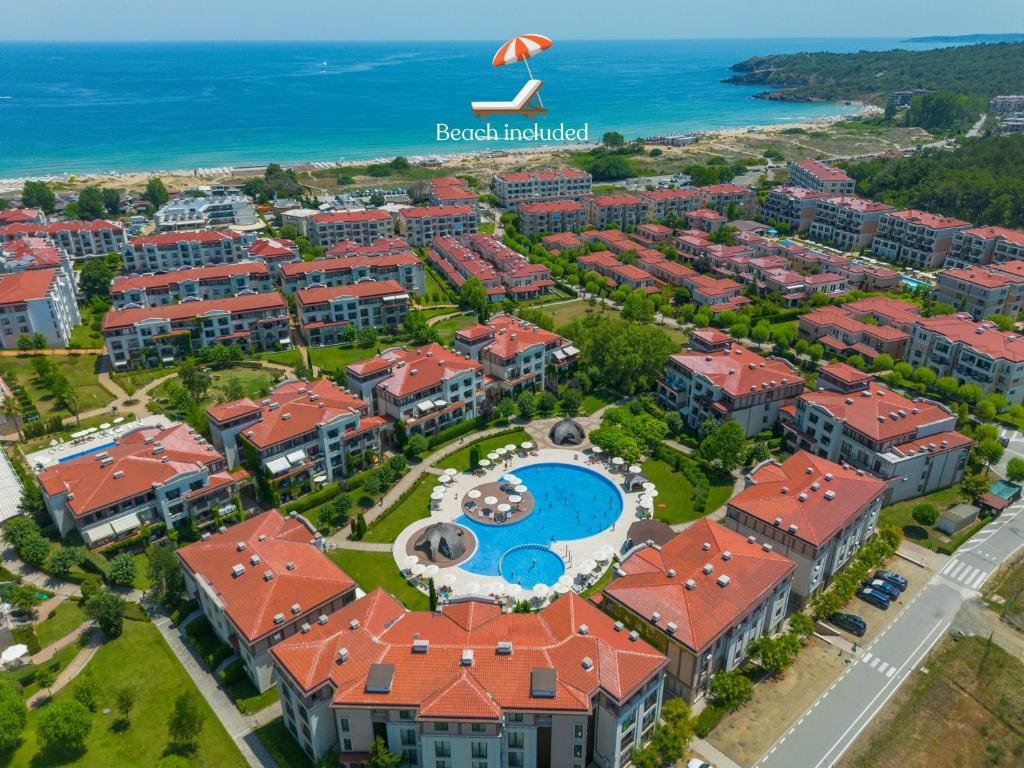 an aerial view of a resort with a swimming pool at Green Life Apartments Sozopol in Sozopol