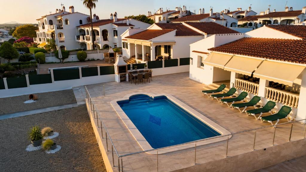 an aerial view of a house with a swimming pool at Villa Vistamar - Piscina privada, vistas al mar y a 5 min de la playa in Cala en Porter
