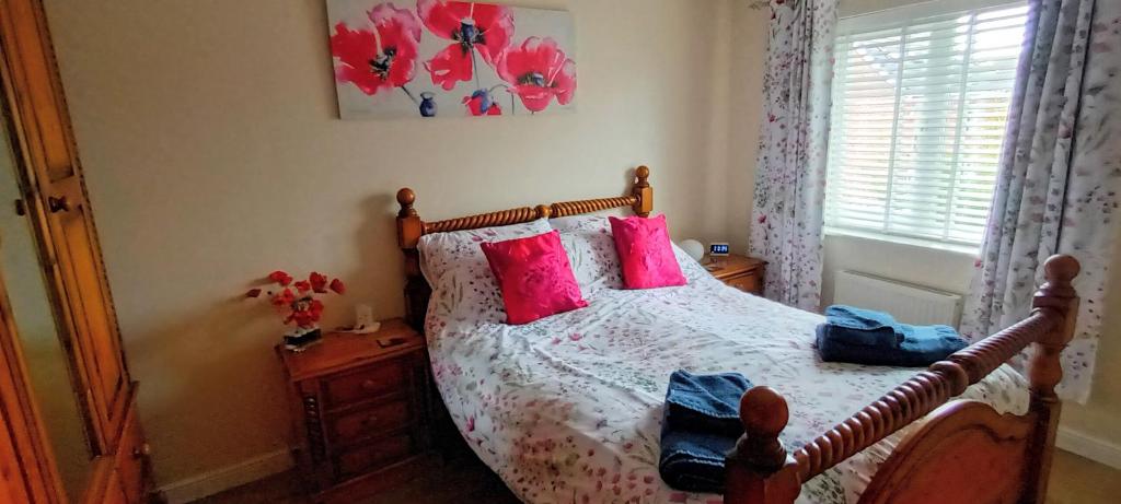 a bedroom with a bed with pink pillows at Comfortable Double Bedroom in Darlington