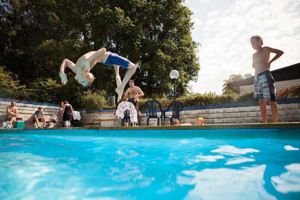 Bazén v ubytování Allégården Kastlösa Hotell nebo v jeho okolí