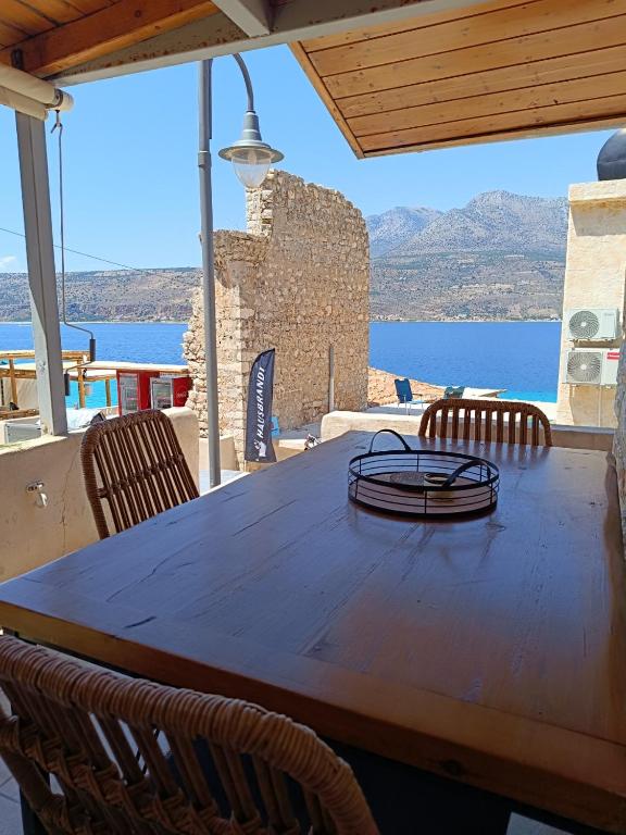 a wooden table with chairs and a view of the ocean at Sofia Limeni in Limeni
