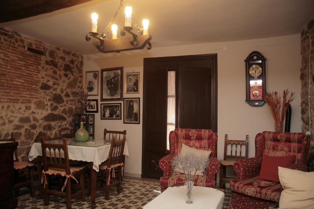 Zdjęcie z galerii obiektu APARTAMENTO RURAL ABUELO EMILIO w mieście Tornavacas