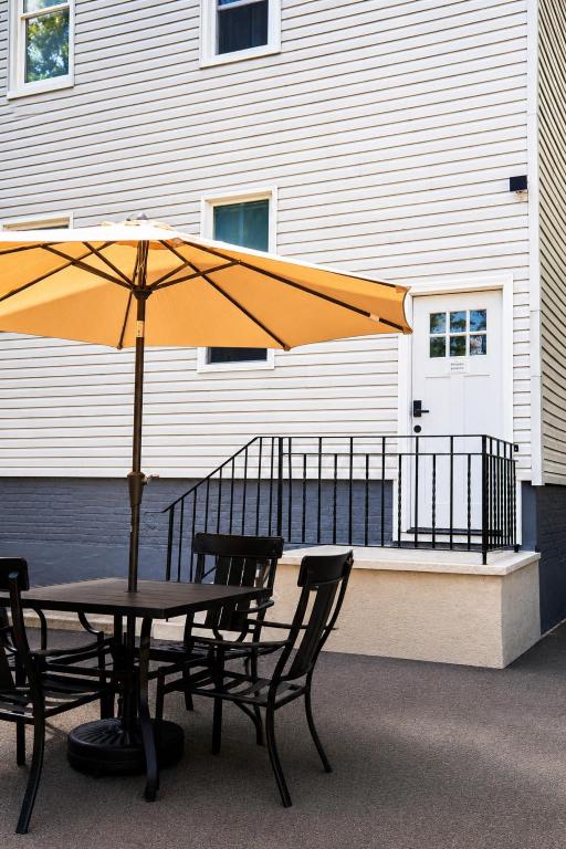a table and chairs with an umbrella on a patio at Joynest Nest - Private Entry & Bath in Newark
