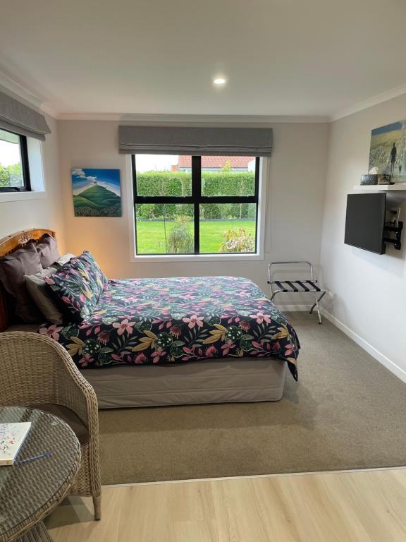 a bedroom with a bed and a window at # 2 Ald in Cambridge