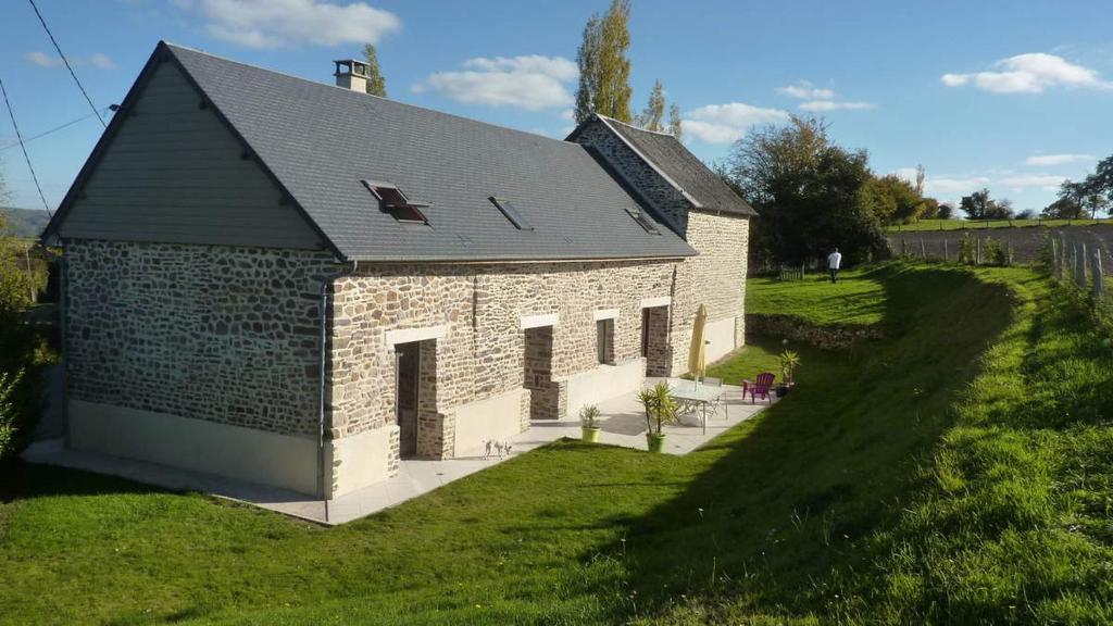a small brick house on a green field at La Varendiere in Saint-Lambert