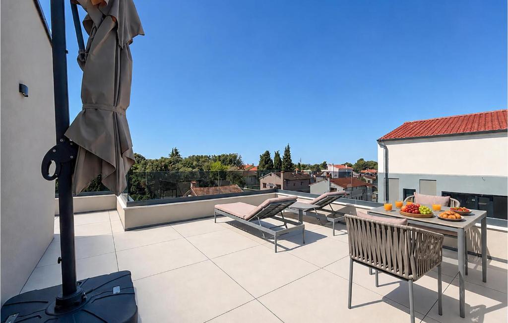 Cozy Apartment In Rovinj With House Sea View