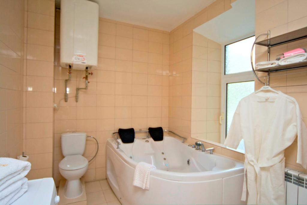 Sunday Apart Hotel - Studio Apartment With Spa Bath