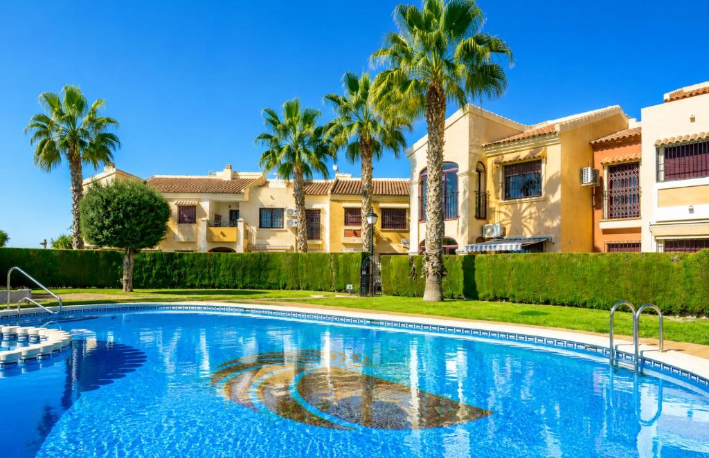Club Salino Hideaway-Your Peaceful Retreat with Pool in Torrevieja