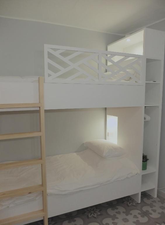 No. 17 Birgu - Twin Room With Balcony- Bunk Bed
