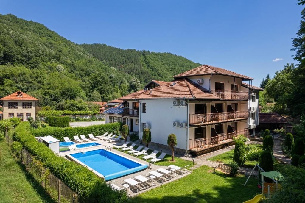an aerial view of a house with a swimming pool at Bile - Family Hotel & Gastro Bar in Beli Osŭm